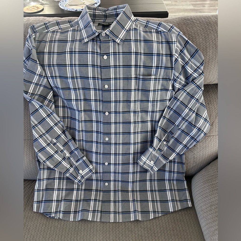 Claiborne men’s button down business casual shirt